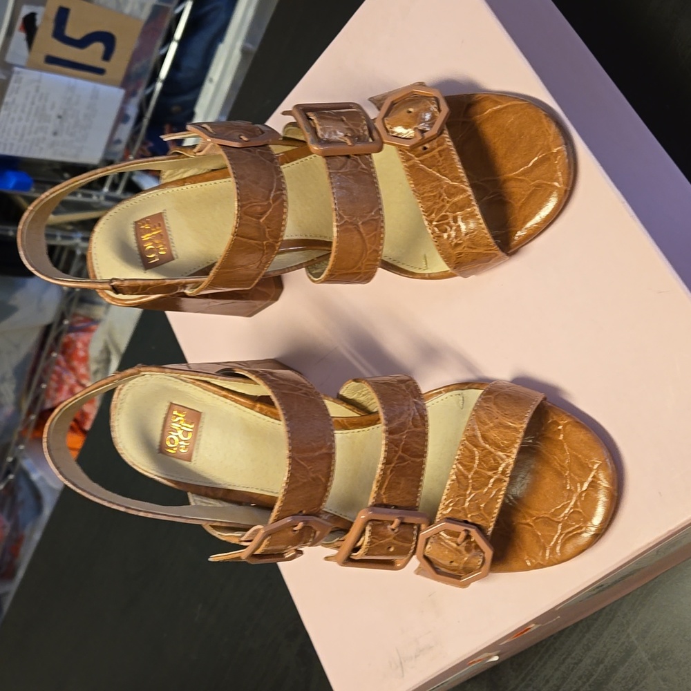 Louise et Cie Soft Rose Embossed Leather Strappy Sandal Shoe Size 8 M